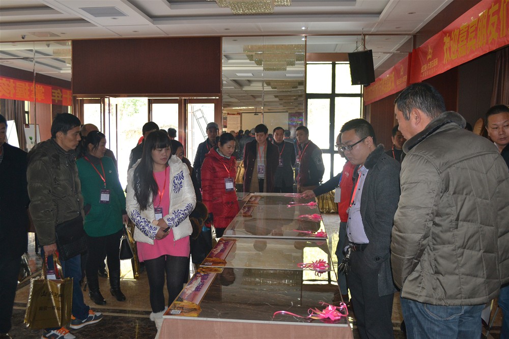 瓷砖经销商朋侪鉴赏永利yl23455瓷砖金刚釉II代产品