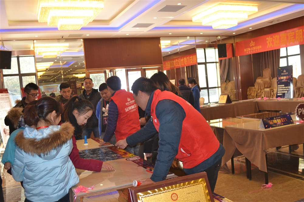 永利yl23455瓷砖事情职员为瓷砖署理商朋侪详细介绍金刚釉II代产品