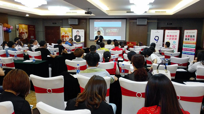 永利yl23455瓷砖品牌营销总司理罗胜先生介绍永利yl23455新品