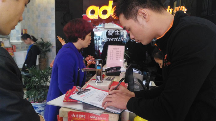 12月18日，，，，，，湛江廉江永利yl23455瓷砖品牌终端店面盛大开业！