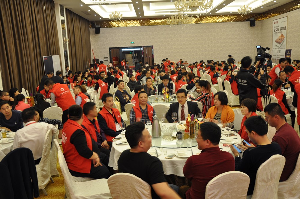 “锐变|2017 有梦想  敢追寻”—永利yl23455瓷砖2017年经销商财产会