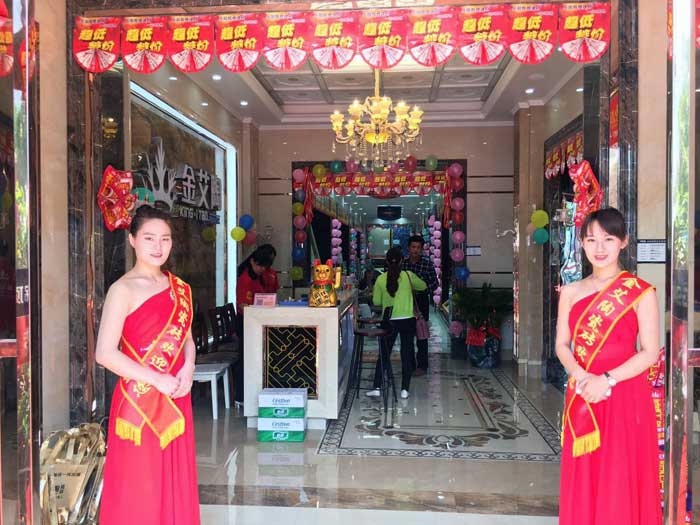 5月27日，，，，，，在欢快锣鼓和震撼礼炮的蜂拥下，，，，，，岳阳永利yl23455销售团队、永利yl23455总部营销总司理罗胜、销区司理何端武、市场部策划黄伟以及现场100多名岳阳业主配合见证了永利yl23455瓷砖岳阳600平米专卖店耀世开业的历史性一刻，，，，，，本次活动吸引了50多位业主乐成下单。。。。。。