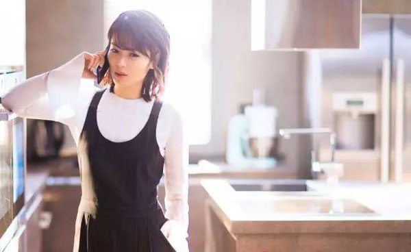 生涯中一个主要的场景，，，，，即是在家的时光。。。。一个家最好的状态，，，，，莫过于在家里做什么都怡然自得，，，，，纯粹的享受恬静的生涯，，，，，那即是适合。。。。