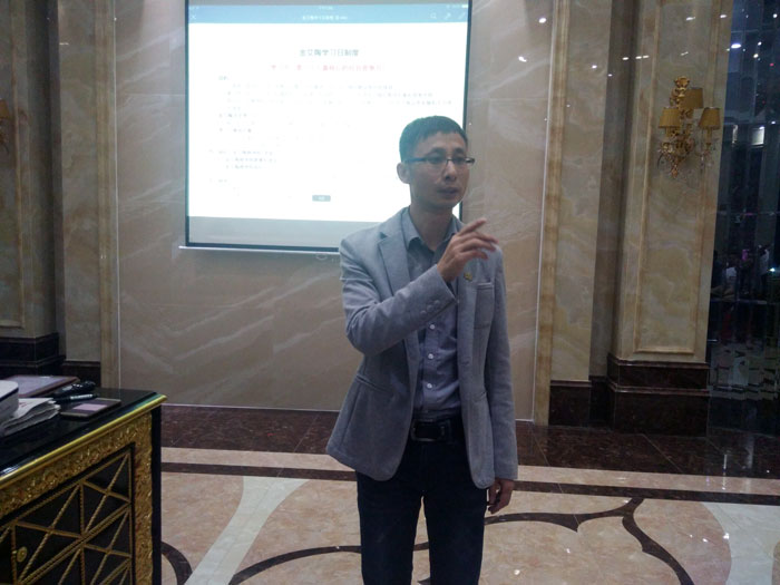 2017年11月2日晚，，，，生命不息，，，，学习不止永利yl23455法定学习日，，，，11月全公司职员学习会圆满竣事，，，，一起分享《干法》，，，，乐于事情，，，，开心生涯，，，，纵然在灾祸中，，，，只要拼命事情，，，，就能带来不可思议的好运。。过好每一天，，，，就是乐成之道！