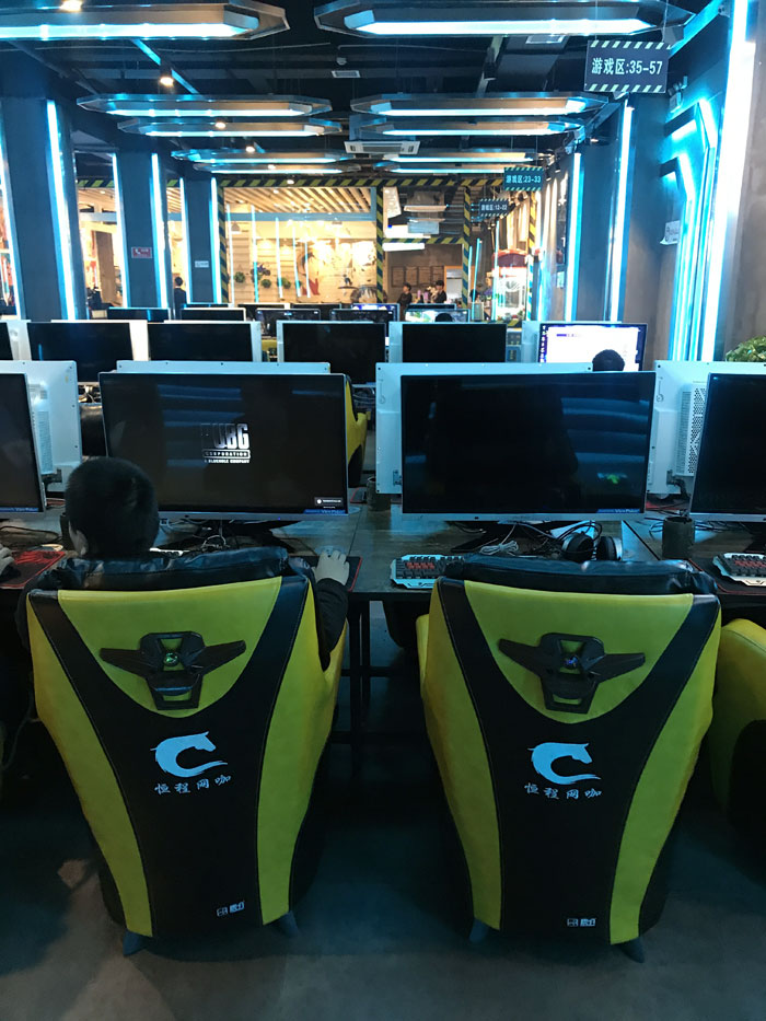 永利yl23455现代仿古砖案例:别说了，，一起去这个1000方的网咖开黑！