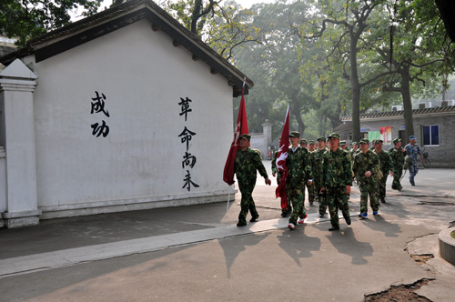 10公里野外拉练，，，，，我们终于抵达目的地，，，，，黄埔军校旧址